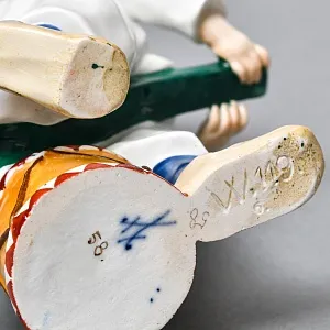 Коллекционная Фарфоровая статуэтка «Дети Хеншеля. Ребёнок с палочкой и барабаном», Meissen Германия.