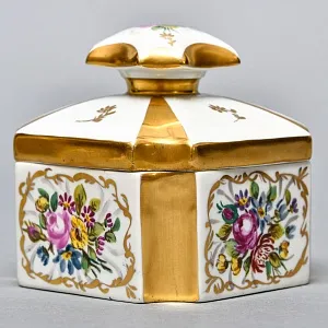 Антикварный Парфюмерный набор - три Флакона и Шкатулка, Limoges Франция, конец XIX - начало ХХ века. 