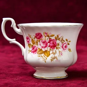 Коллекционная Фарфоровая Чайная пара «Розовая Роза», ROYAL ALBERT Англия, вторая половина ХХ века.