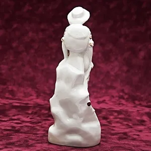 Фарфоровая Статуэтка «Девушка геолог» Барановский ФЗ - CCCР 50 -е годы ХХ века.