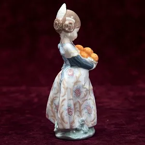 Коллекционная Фарфоровая статуэтка «Девочка из Валенсии» Lladro, Испания.
