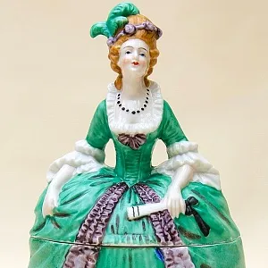 Редкость!!! Фарфоровая Шкатулка - Статуэтка «Дама в зеленом платье». SITZENDORF Германия