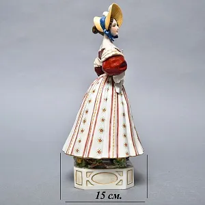 Коллекционная статуэтка «Модница в шляпке», Фарфор, SITZENDORF Германия, первая половина ХХ века.