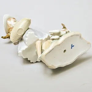 Авторская Фарфоровая Статуэтка «Девочка с цветами и cобака», Lladro Испания - 1974 год.