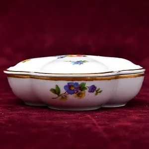 Антикварная Шкатулка - Бонбоньерка из коллекции «Hildegard», Фарфор ROSENTHAL Германия, 1891 - 1906 годы.