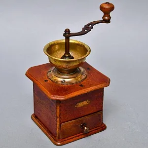 Коллекционная ручная механическая Кофемолка «PeDe» Голландия, 50-е гг. ХХ века.