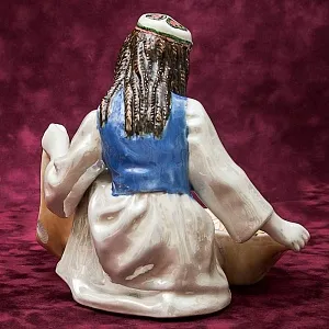 Коллекционная статуэтка - мелочевница «Узбечка с ковром», Фаянс ЗиК Конаково СССР, 1952 - 1962 годы. 