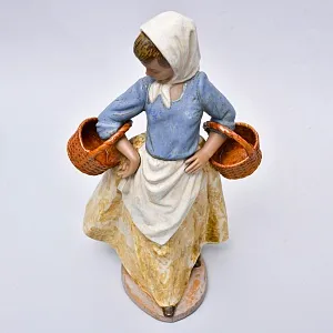 Коллекционная Фарфоровая статуэтка «Девочка с двумя корзинками», NAO by Lladro серия Грес, Испания.