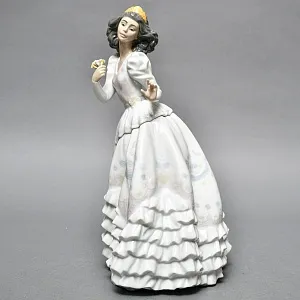 Коллекционная Фарфоровая статуэтка «Девушка в бальном платье», Lladro Испания, 2000 - 2004 годы. 