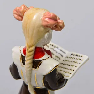 Авторская Коллекционная Фарфоровая Статуэтка «Школьница - Пионерка с учебником», Россия.