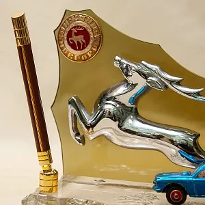 Настольный Сувенир - Памятный Подарок -  «Волга ГАЗ -24» Металл, Оргстекло - СССР -1981 год.