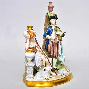 Коллекционная Фарфоровая статуэтка «Игра на волынке», SITZENDORF Германия.