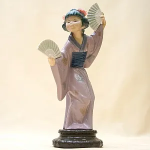 Коллекционная Фарфоровая статуэтка «Гейша с веерами» Н - 29 см. Lladro, Испания - 1978 год.