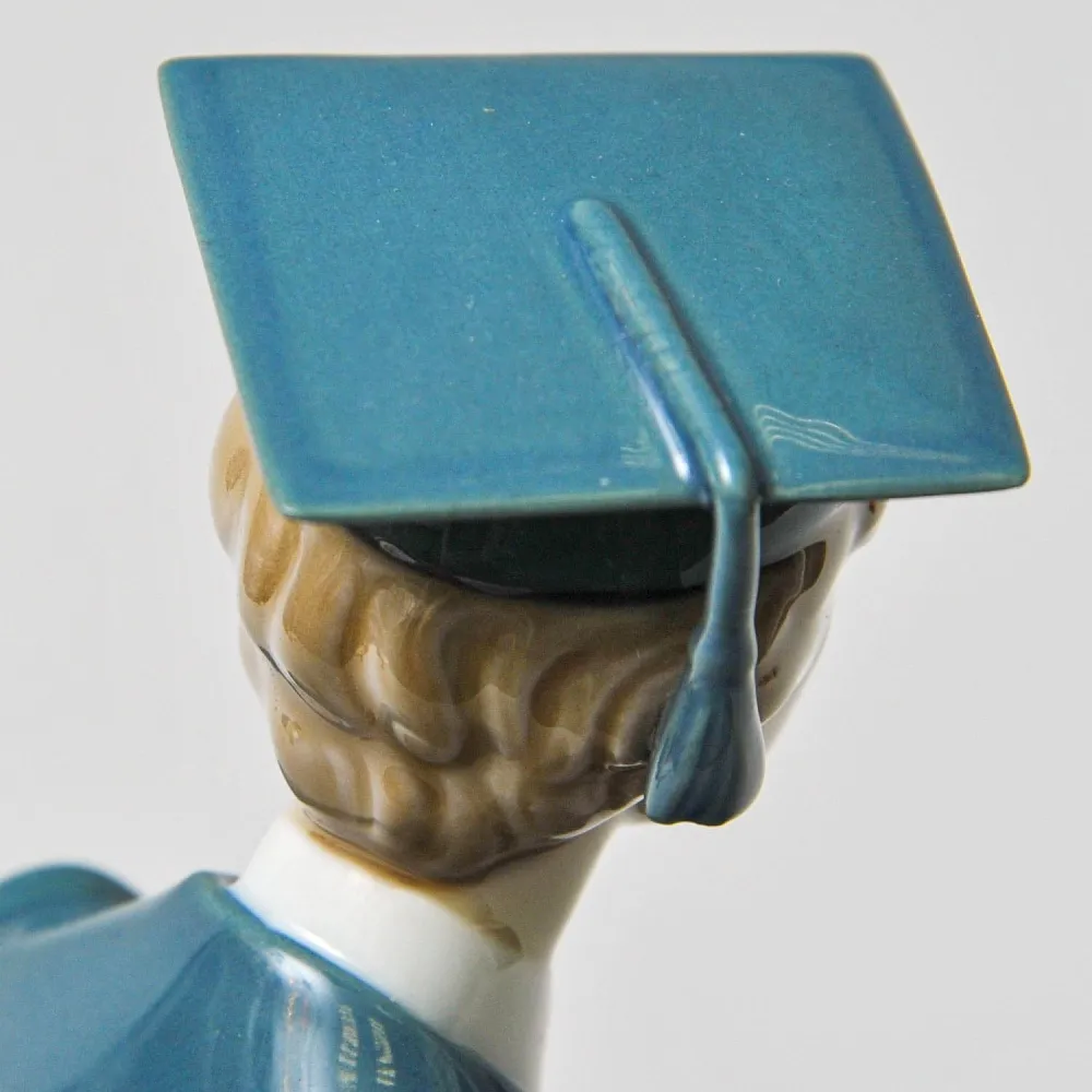 Большая Коллекционная Фарфоровая статуэтка «ВЫПУСКНИК». Lladro Испания - 1983 год.