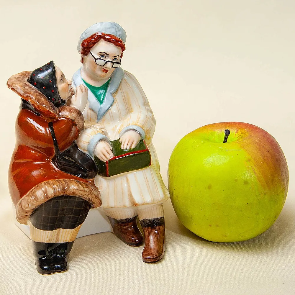 Авторская Коллекционная Фарфоровая Статуэтка «Кумушки», Россия.