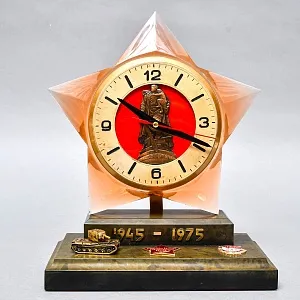 Памятные Кварцевые Настольные Часы «Звезда Победы - ХХХ лет» СССР - 1975 год. 