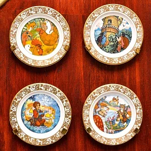 Набор Фарфоровых тарелок «Сказочный домик», The FRANKLIN Porcelain США - 1979 год.