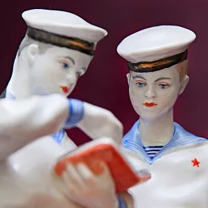 Знаковая Советская Фарфоровая Статуэтка «Нахимовцы» ЛФЗ СССР -1950-60 годы.