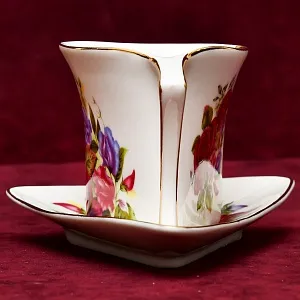 Коллекционная Фарфоровая Чайно - Кофейная пара «РОЗЫ», Limoges Франция.