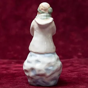 Авторская Коллекционная Фарфоровая Статуэтка «Девочка на Снежном Коме», Дулёво Россия.