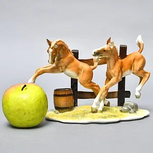 Коллекционная статуэтка «Лошади - Скачущие Жеребята», Фарфор Hutschenreuther Германия, 1970 год.