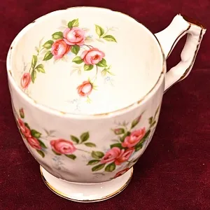 Коллекционная Фарфоровая Кофейная Пара «Розовый куст», Aynsley Англия.