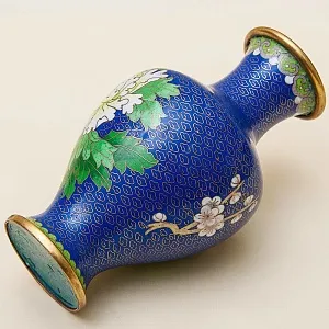 Оригинальная Ваза в технике « Клуазоне» Китай 50 -е годы ХХ века Н - 21 см.