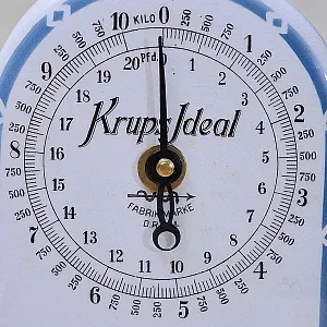 Редкость! Старинные Кухонные Весы в Фарфоровом корпусе KRUPS IDEAL, Германия -1915 год.
