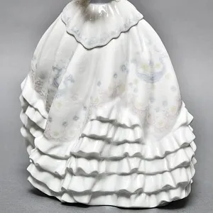 Коллекционная Фарфоровая статуэтка «Девушка в бальном платье», Lladro Испания, 2000 - 2004 годы. 