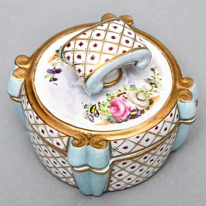 Антикварная Шкатулка - Бонбоньерка «Цветочная нежность», Фарфор Edme Samson et Cie Франция.