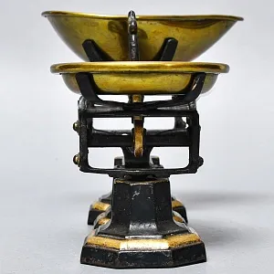 Антикварные Кухонные Весы с чашкой для сыпучих продуктов на 1 фунт, Англия начало ХХ века.