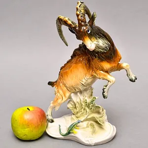 Большая Коллекционная Статуэтка «Горный Козел и Ящерица», Фарфор Karl Ens, Германия - 30-е гг. 
