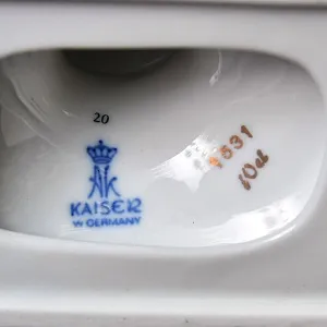 Коллекционная Фарфоровая Вазон - Ваза с крышкой «Мускусная Роза», KAISER, Германия - 1979 год.