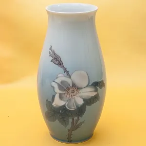 Фарфоровая Ваза «Цветы Шиповника», B&G Copenhagen Porcelain, Дания - 1962-1970гг.
