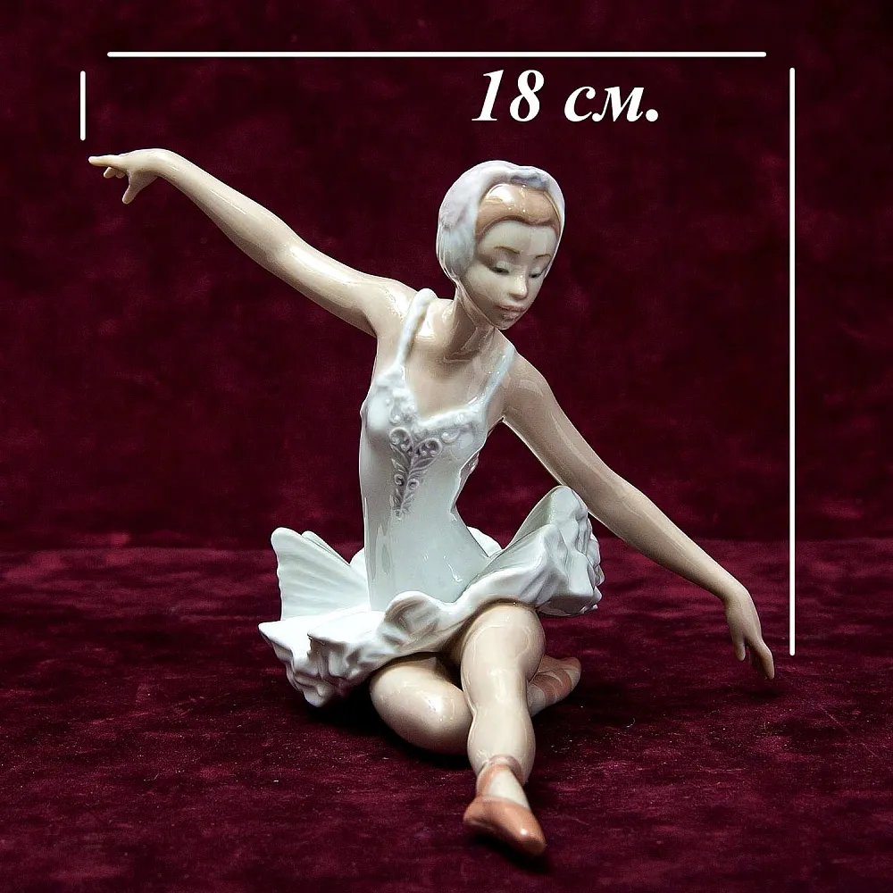 Коллекционная Фарфоровая статуэтка «Балерина - Лебединое озеро» Lladro, Испания.