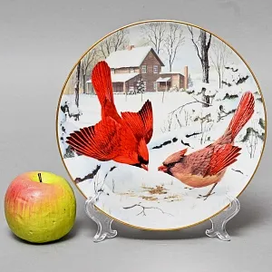 Коллекционная Тарелка «Кардинал - Сбор ягод» Фарфор, Franklin Porcelain США -1983 год.