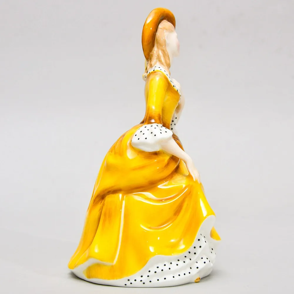 Коллекционная Фарфоровая статуэтка «Девушка в желтом платье. Сандра»,  Royal Doulton Англия.