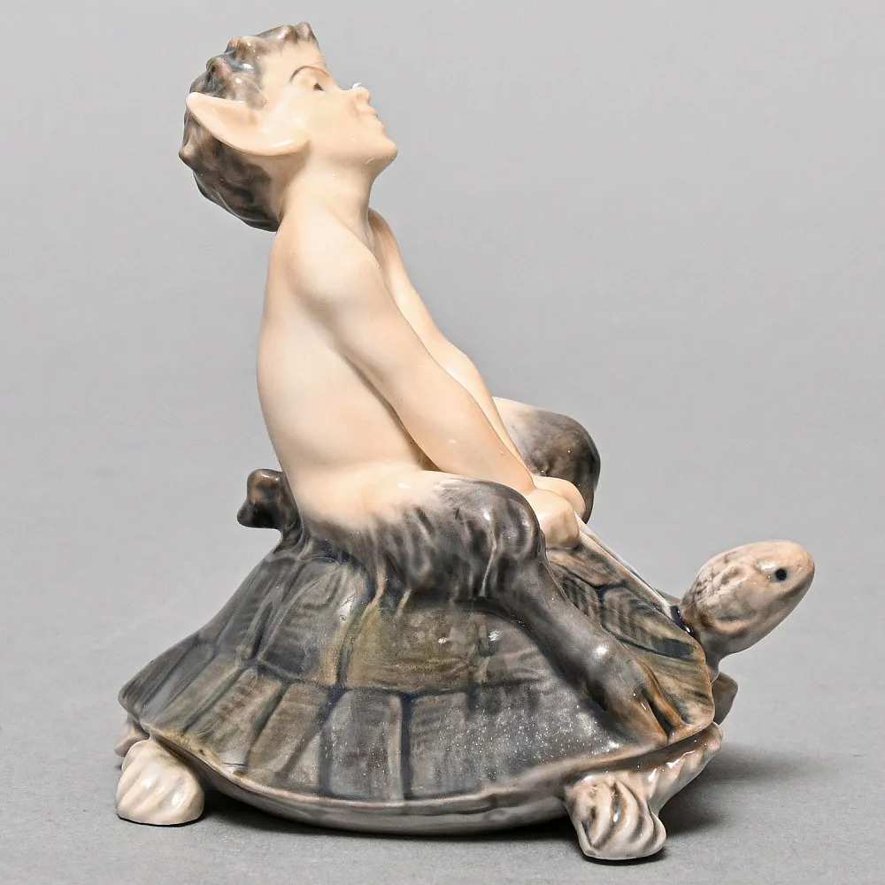 Коллекционная Фарфоровая статуэтка «Фавн на черепахе», Royal Copenhagen Дания - 1963 год. 