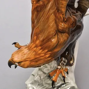 Большая Коллекционная статуэтка «Коричневый Ястреб на Охоте», Фарфор Hutschenreuther Германия.