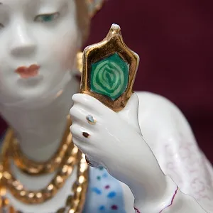 Авторская Фарфоровая статуэтка «Малахитовая шкатулка», СССР Дулево, 50-е года.