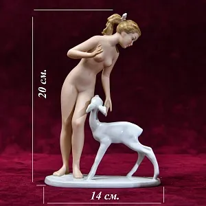 Авторская Фарфоровая статуэтка «Девушка с оленёнком», WALLENDORF, Германия середина ХХ века.