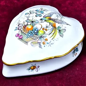 Фарфоровая Шкатулка - Бонбоньерка в форме сердца «Райская птица», Porcelain Limoges Castel Франция.