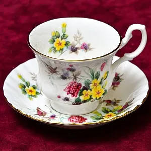 Коллекционная Фарфоровая Чайная пара «Летнее Утро», ROYAL ALBERT Англия, вторая половина ХХ века.