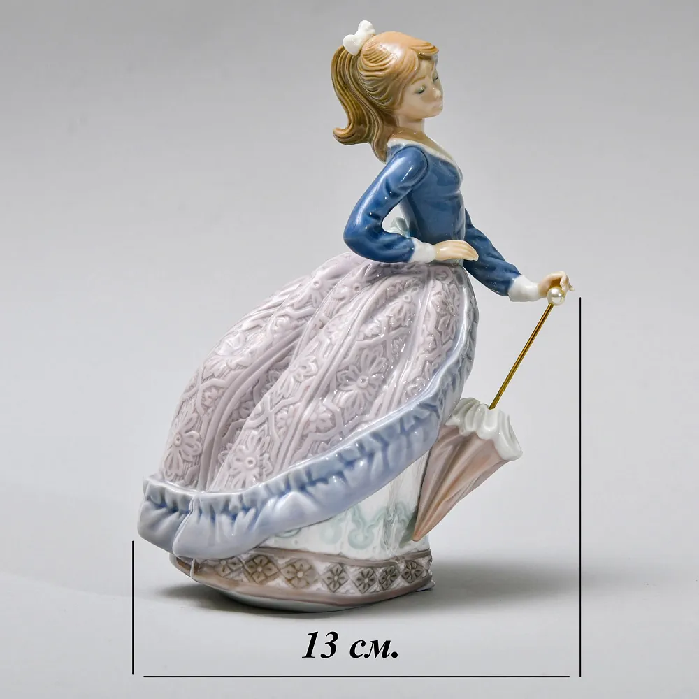 Винтажная Фарфоровая статуэтка "Девочка с зонтиком. Эвита", Lladro Испания - 1983 год.