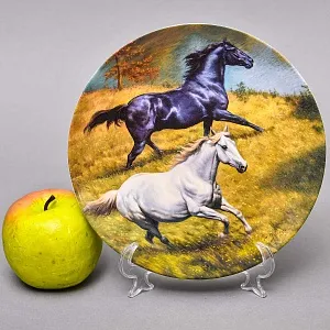 Коллекционная Фарфоровая тарелка «Лошади. Скачки на лугу», Furstenberg Германия - 1996 год.