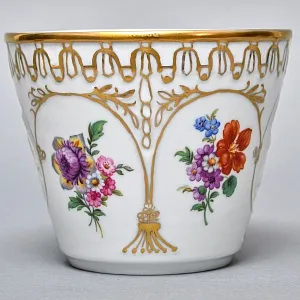 Фарфоровое Кашпо - Ваза для цветов «Путти у костра», Furstenberg / Tettau Германия, середина ХХ века.