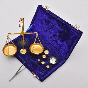 Ювелирные Антикварные Настольные весы с разновесами в футляре, Англия, начало ХХ века! 