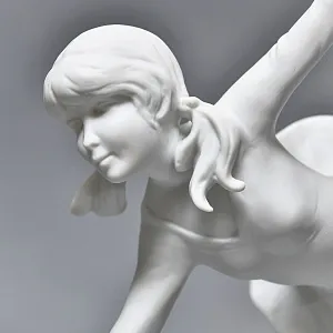 Редкая! Статуэтка «Фигуристка - Танец на льду», Бисквитный фарфор Kaiser, Германия -1979 год.