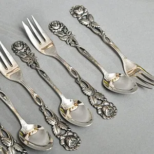 «Хильдесхаймская роза» - Сервировочный Набор Десертных Ложечек и Вилочек, Silverplate, Германия 60-е годы.