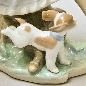 Авторская Фарфоровая Статуэтка «Девочка с цветами и cобака», Lladro Испания - 1974 год.